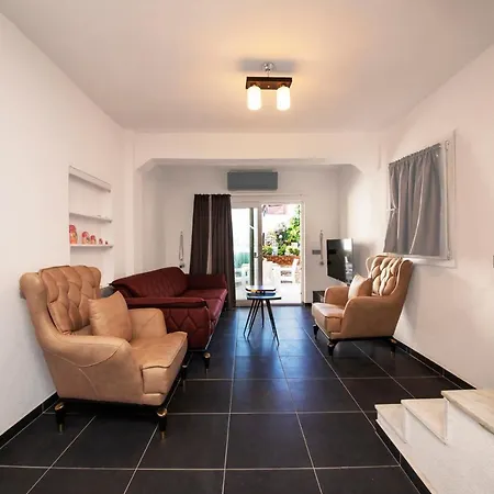 Fantastic Close To Beach With Balcony And Backyard In Bodrum Villa