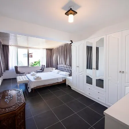ヴィラ Fantastic Close To Beach With Balcony And Backyard In Bodrum