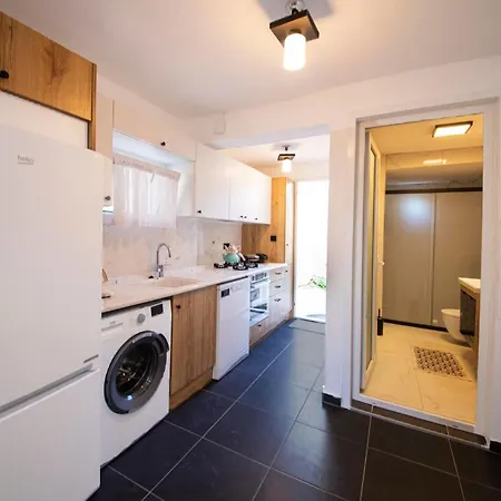 Fantastic Close To Beach With Balcony And Backyard In Bodrum ヴィラ グムベット
